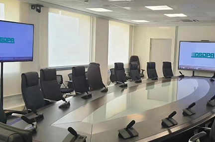 نظام مؤتمرات لاسلكي رنحة لغرفة مؤتمرات في كوت كوت دي فيوار