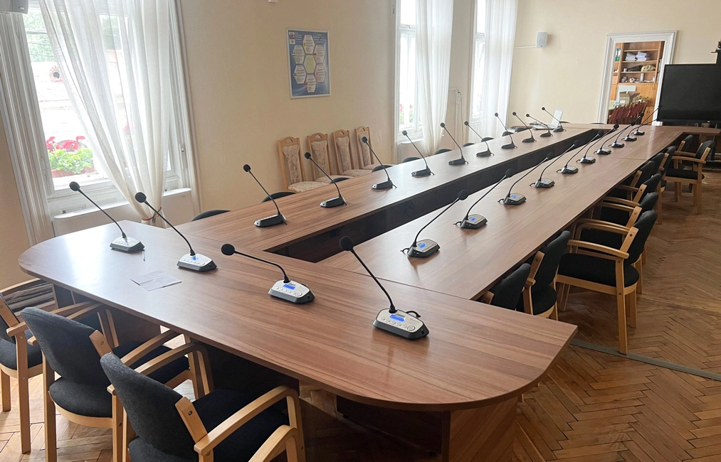 نظام مؤتمرات ذكي لقاعة مدينة جيرلا في رومانيا