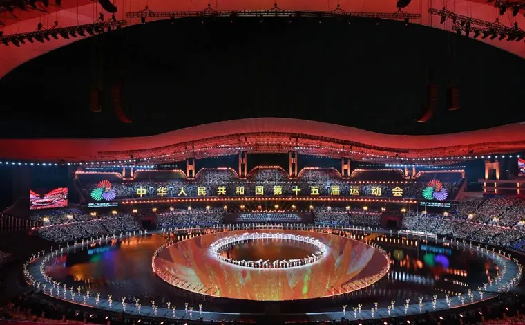 مكبرات صوت احترافية تعمل بالطاقة